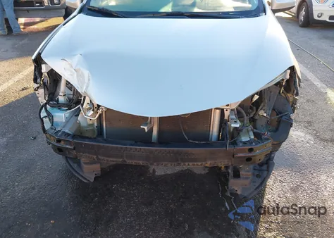 2015 Toyota Corolla Le z USA, uszkodzony, nr VIN 5YFBURHE1FP364847